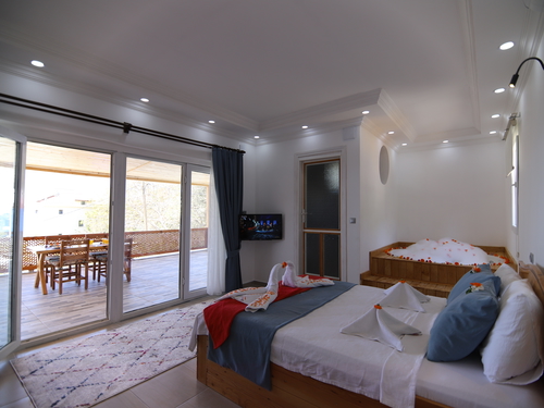  gece  -  Kasım
  | Kalkan Ordu'da Romantik Tatil: Jakuzili ve Özel Havuzlu Villa